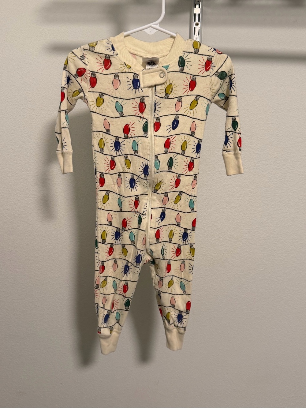 Hanna Andersson Cream Footie Pajamas with Multi-Color Holiday Lights
